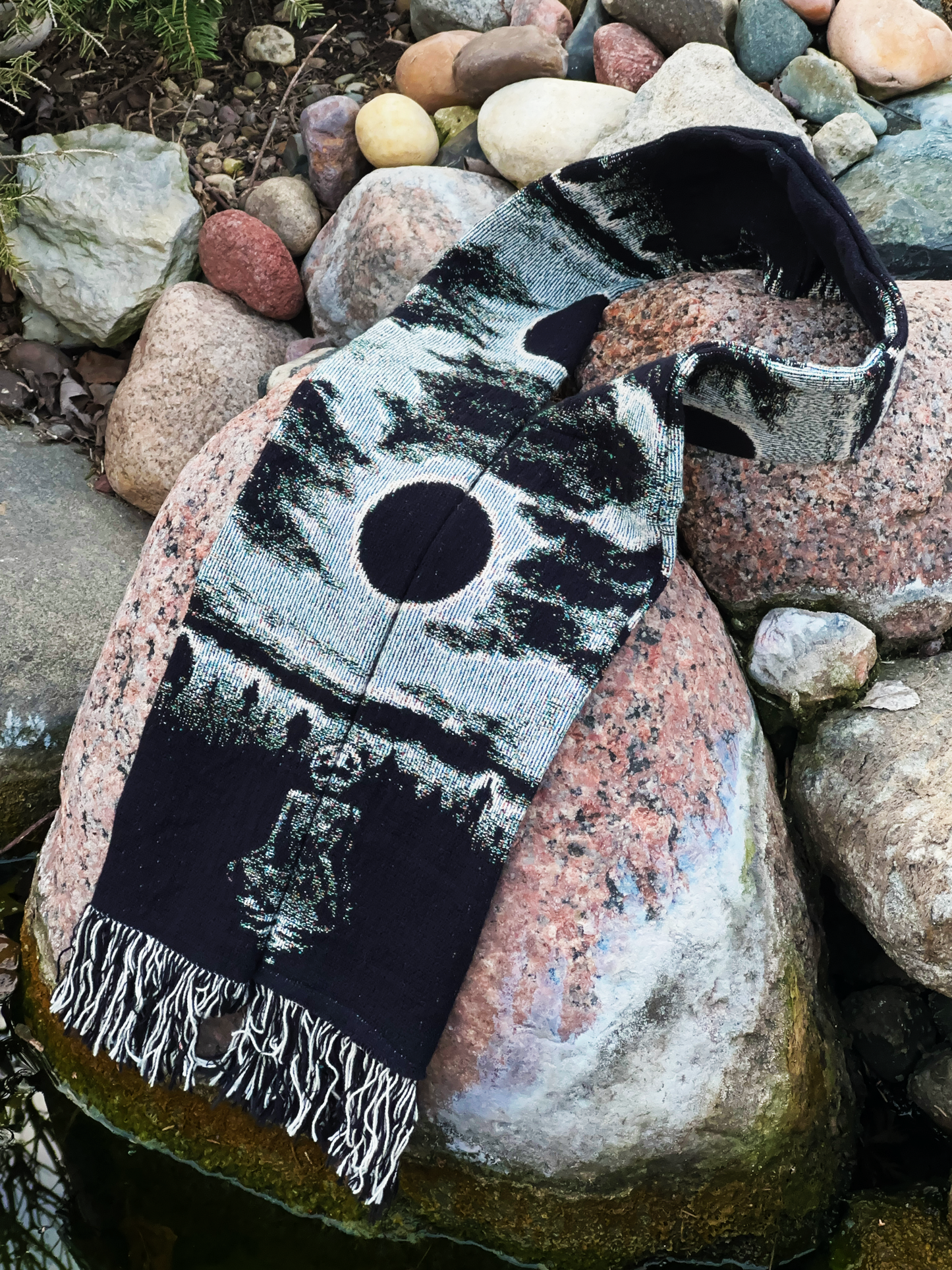 BERSERK ECLIPSE TAPESTRY SCARF